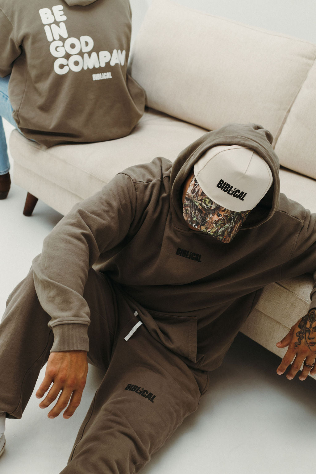 Set Top [black text]